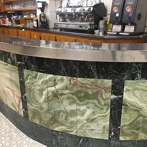 Отель A La Pinte Du Nord